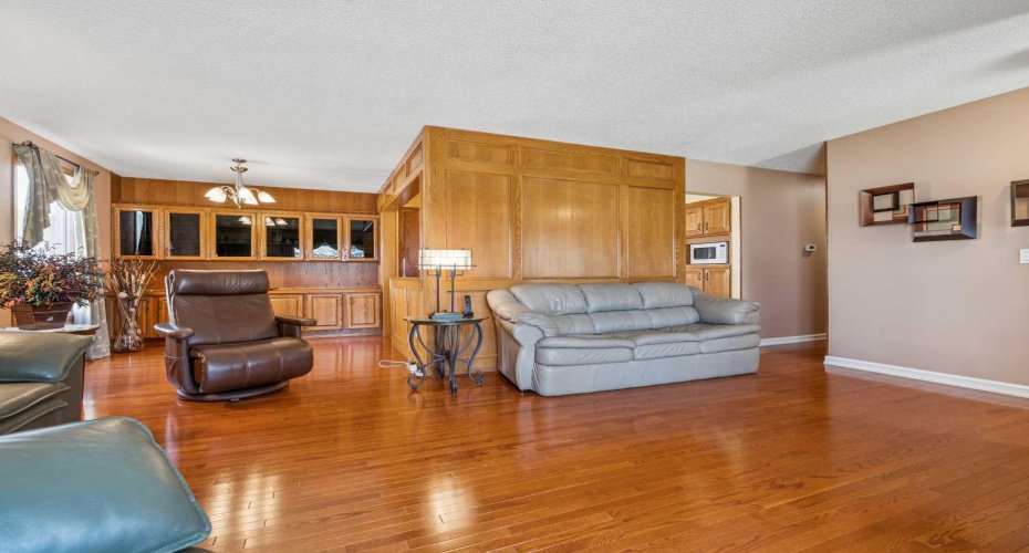 320 Whiteview Road, Calgary, Alberta T1Y 1P8, 5 Bedrooms Bedrooms, ,3 BathroomsBathrooms,Residential,For Sale,Whiteview,A2307123