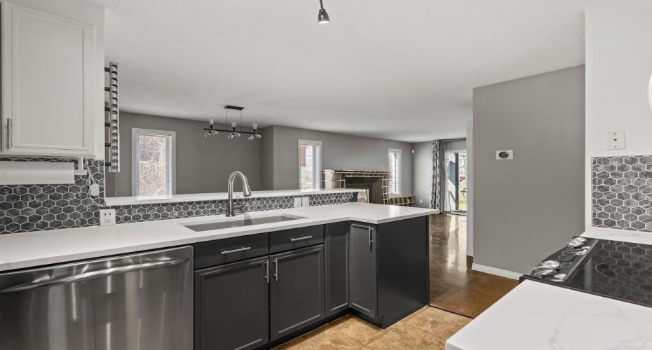 914 20 Street, Calgary, Alberta T2G 5P5, 2 Bedrooms Bedrooms, ,2 BathroomsBathrooms,Residential,For Sale,20,A2307143