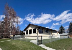 7224 21 Street, Calgary, Alberta T2C 0V1, 3 Bedrooms Bedrooms, ,2 BathroomsBathrooms,Residential,For Sale,21 Street,A2307177