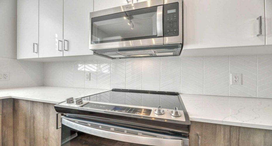 Kitchen/Stainless Steel Appliance Pkg..