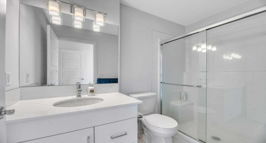Bathroom/ 3 Piece