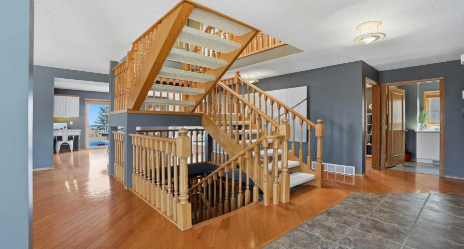 131 Edgebrook Circle, Calgary, Alberta T3A5A4, 6 Bedrooms Bedrooms, ,4 BathroomsBathrooms,Residential,For Sale,Edgebrook,A2307270