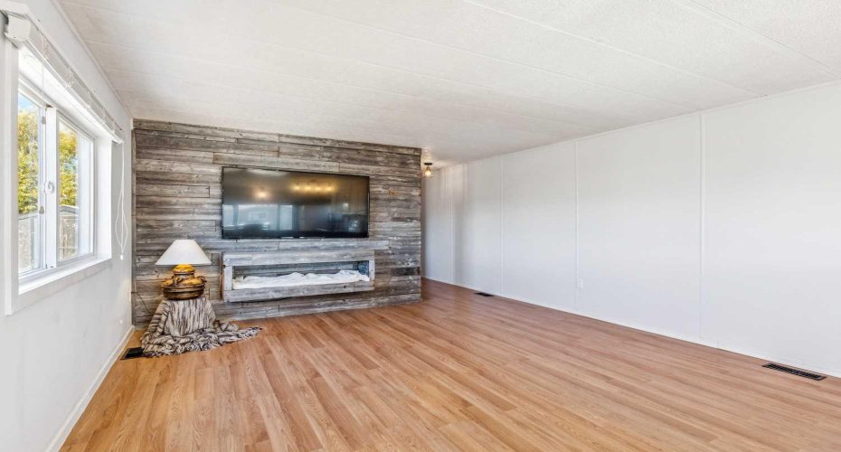 6220 17 Avenue, Calgary, Alberta T2A7H4, 3 Bedrooms Bedrooms, ,1 BathroomBathrooms,Mobile,For Sale,17,A2307288