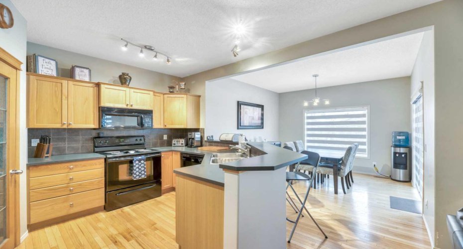 408 Rainbow Falls Way, Chestermere, Alberta T1X 1S8, 4 Bedroom Bedrooms, 0 ,4 BathroomBathrooms,Residential,For Sale,Rainbow Falls,0,A2307290