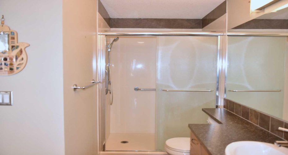 3101 34 Avenue, Calgary, Alberta T2L 2A3, 1 Bedroom Bedrooms, ,1 BathroomBathrooms,Residential,For Sale,34,A2304852