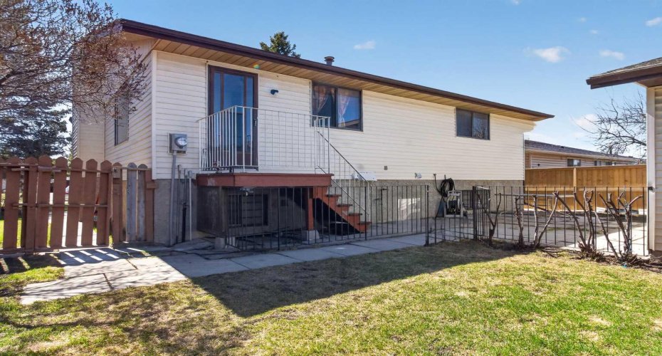 900 Abbeydale Drive, Calgary, Alberta T2A 5Y1, 4 Bedrooms Bedrooms, ,2 BathroomsBathrooms,Residential,For Sale,Abbeydale,A2307433