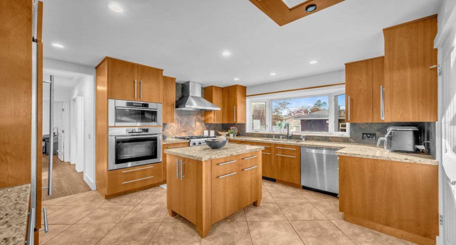10012 Willowview Road, Calgary, Alberta T2J 1P4, 4 Bedrooms Bedrooms, ,3 BathroomsBathrooms,Residential,For Sale,Willowview,A2299459