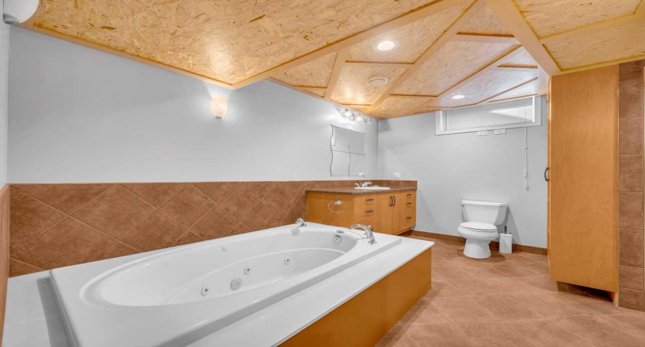 10012 Willowview Road, Calgary, Alberta T2J 1P4, 4 Bedrooms Bedrooms, ,3 BathroomsBathrooms,Residential,For Sale,Willowview,A2299459
