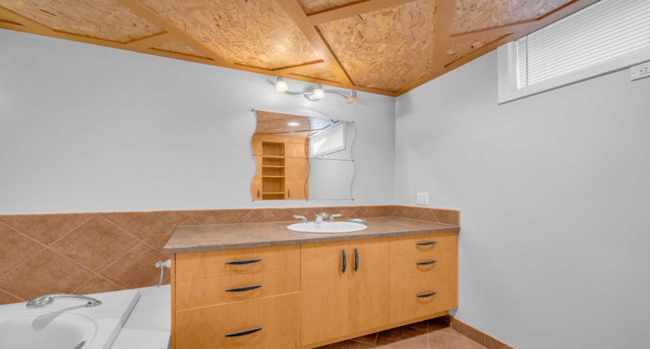 10012 Willowview Road, Calgary, Alberta T2J 1P4, 4 Bedrooms Bedrooms, ,3 BathroomsBathrooms,Residential,For Sale,Willowview,A2299459