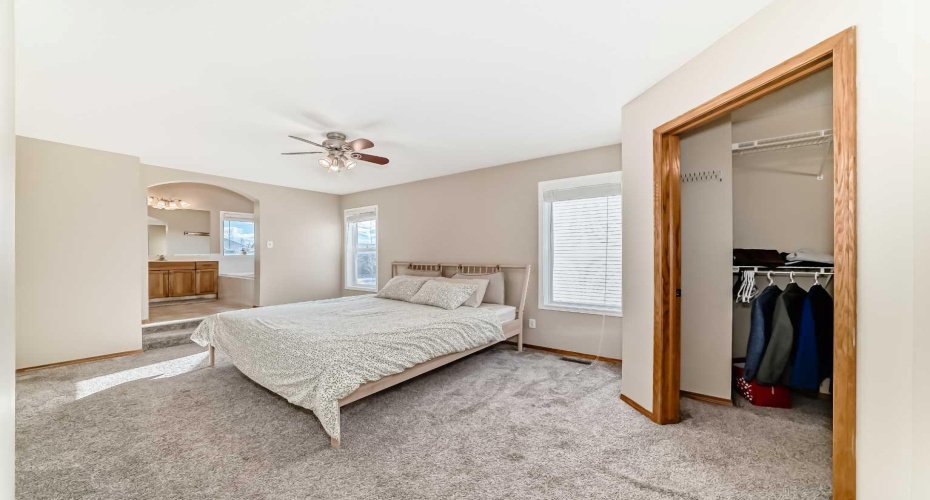 84 Cougarstone Square, Calgary, Alberta T3H 5J4, 3 Bedrooms Bedrooms, ,3 BathroomsBathrooms,Residential,For Sale,Cougarstone,A2307572