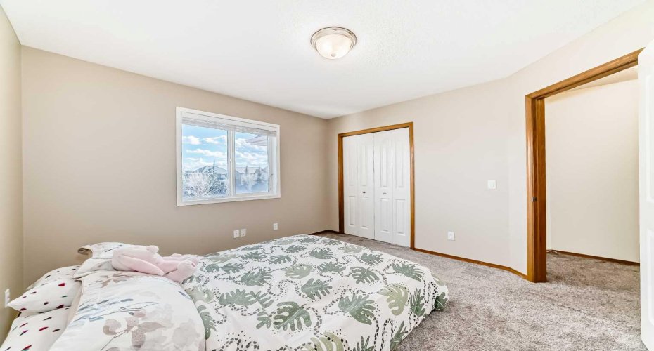 84 Cougarstone Square, Calgary, Alberta T3H 5J4, 3 Bedrooms Bedrooms, ,3 BathroomsBathrooms,Residential,For Sale,Cougarstone,A2307572