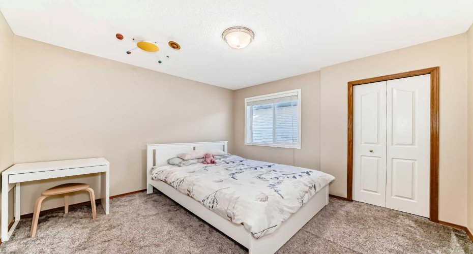 84 Cougarstone Square, Calgary, Alberta T3H 5J4, 3 Bedrooms Bedrooms, ,3 BathroomsBathrooms,Residential,For Sale,Cougarstone,A2307572