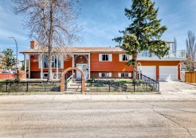 451 Huntbourne Hill, Calgary, Alberta T2K 5G7, 8 Bedrooms Bedrooms, ,4 BathroomsBathrooms,Residential,For Sale,Huntbourne,A2307579
