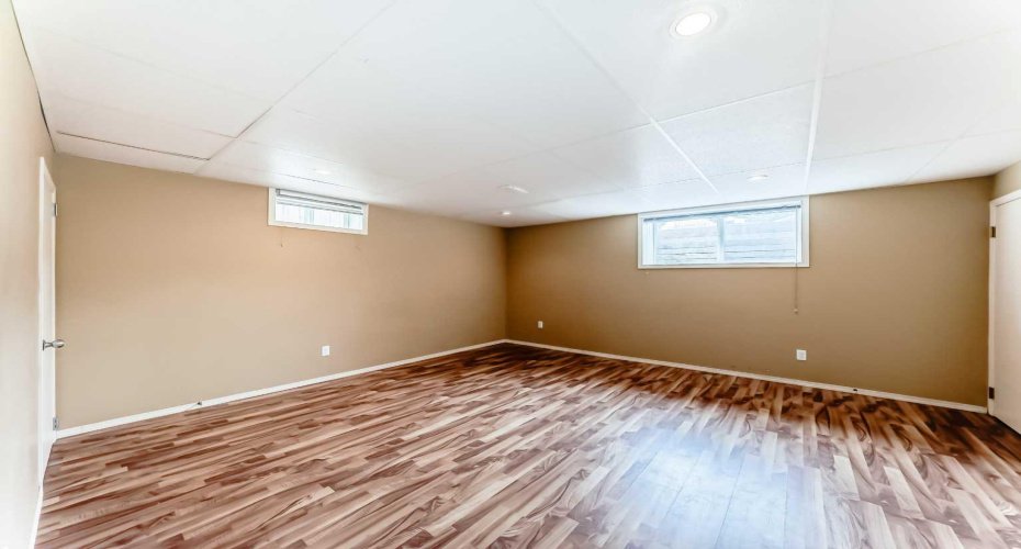 417 37 Street, Calgary, Alberta T3C 1R7, 3 Bedrooms Bedrooms, ,1 BathroomBathrooms,Residential,For Sale,37,A2306857