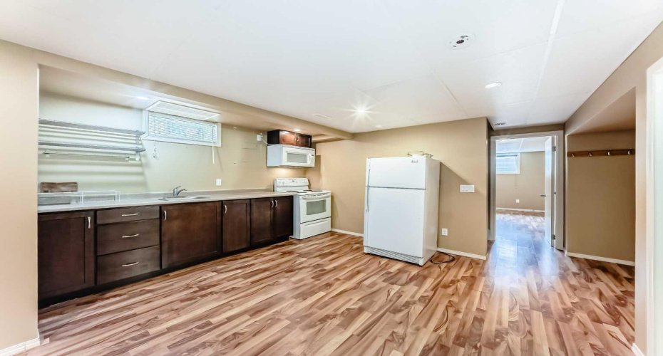 417 37 Street, Calgary, Alberta T3C 1R7, 3 Bedrooms Bedrooms, ,1 BathroomBathrooms,Residential,For Sale,37,A2306857