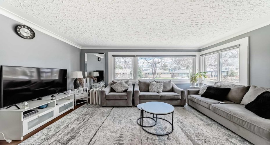 417 37 Street, Calgary, Alberta T3C 1R7, 3 Bedrooms Bedrooms, ,1 BathroomBathrooms,Residential,For Sale,37,A2306857