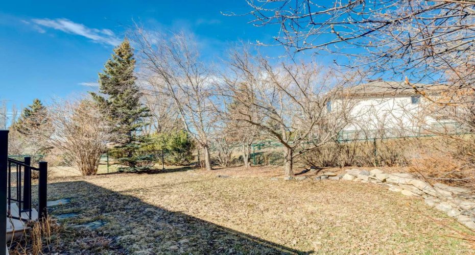 83 Gleneagles Close, Cochrane, Alberta T4C1N7, 4 Bedrooms Bedrooms, ,4 BathroomsBathrooms,Residential,For Sale,Gleneagles,A2304283