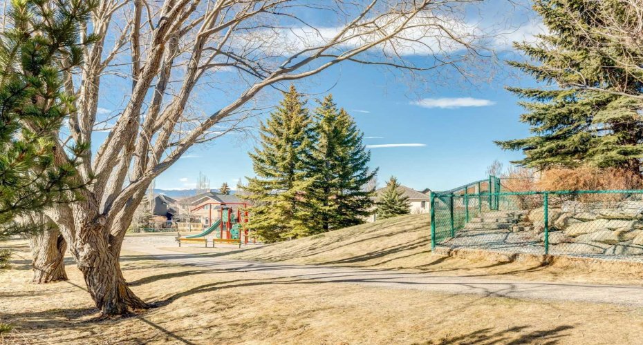 83 Gleneagles Close, Cochrane, Alberta T4C1N7, 4 Bedrooms Bedrooms, ,4 BathroomsBathrooms,Residential,For Sale,Gleneagles,A2304283