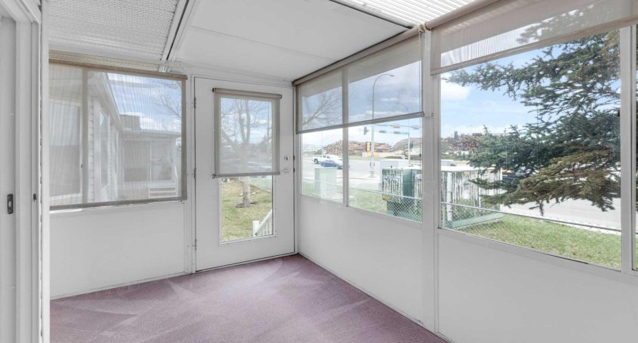 Well kept sunroom