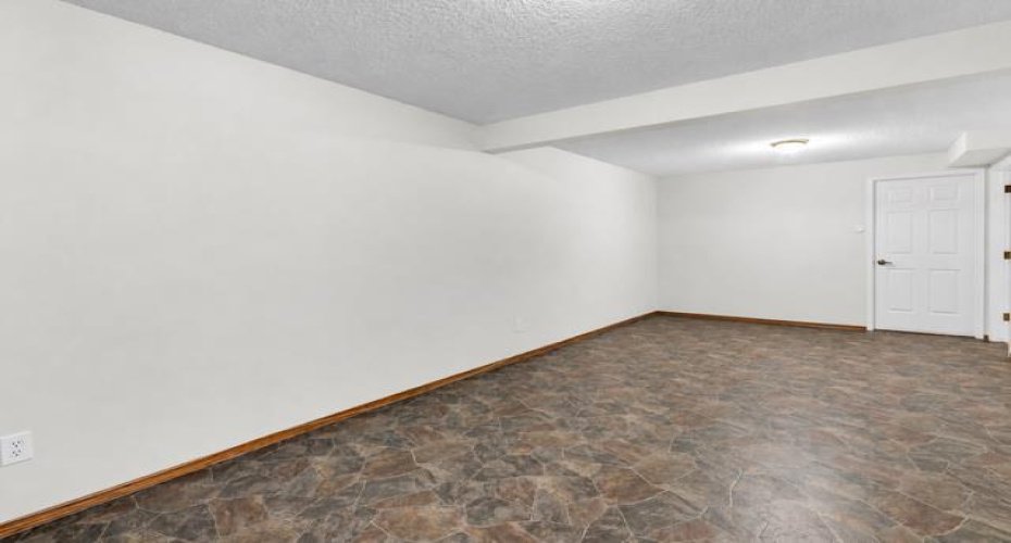 604 Griffin Road, Cochrane, Alberta T4C1X2, 1 Bedroom Bedrooms, ,2 BathroomsBathrooms,Residential,For Sale,Griffin,A2305404
