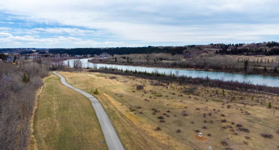 Close to beautiful walking paths