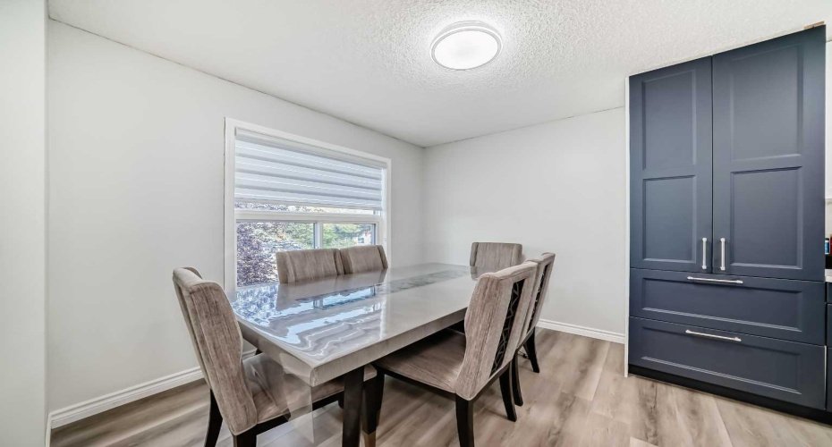 7 Westland Road, Okotoks, Alberta T1S 1Z1, 3 Bedrooms Bedrooms, ,2 BathroomsBathrooms,Residential,For Sale,Westland,A2293695