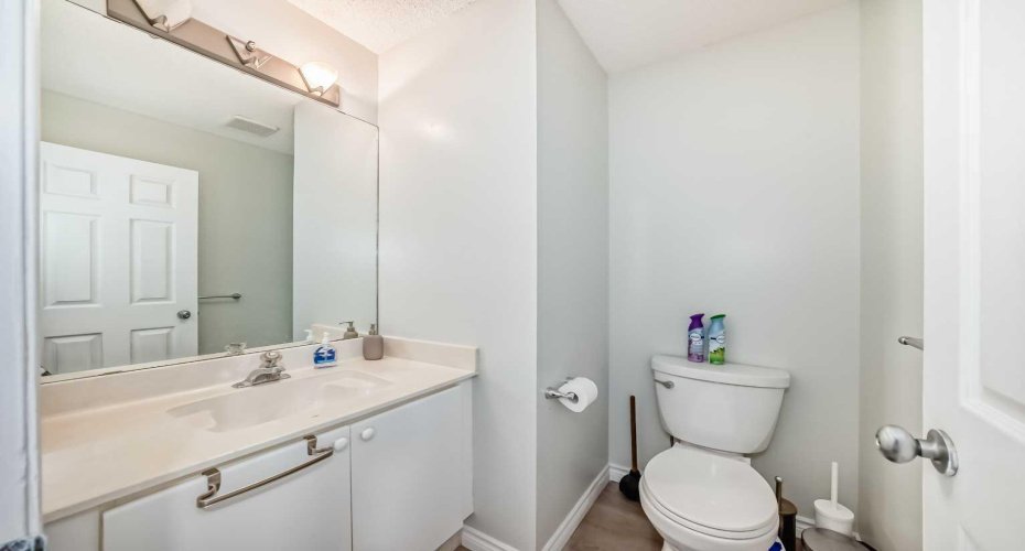 7 Westland Road, Okotoks, Alberta T1S 1Z1, 3 Bedrooms Bedrooms, ,2 BathroomsBathrooms,Residential,For Sale,Westland,A2293695