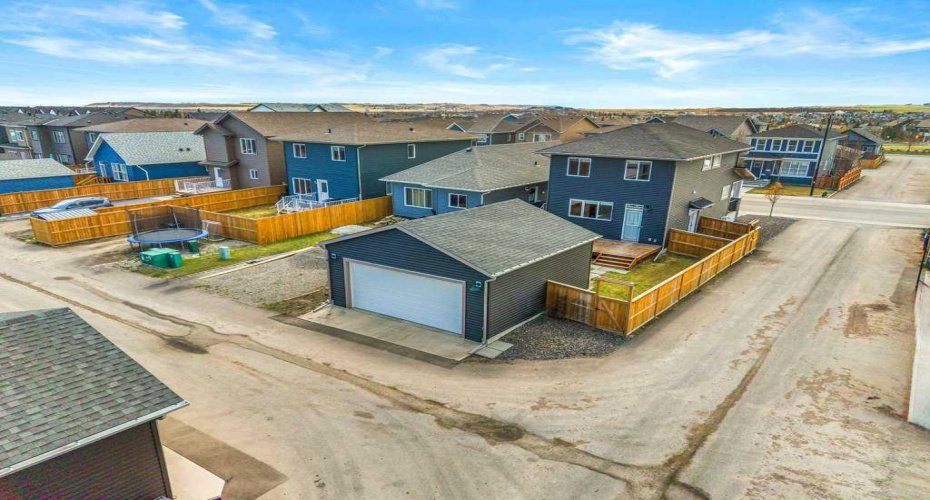 8 Bergamot Street, Okotoks, Alberta T1S 5R9, 4 Bedrooms Bedrooms, ,4 BathroomsBathrooms,Residential,For Sale,Bergamot,A2308429