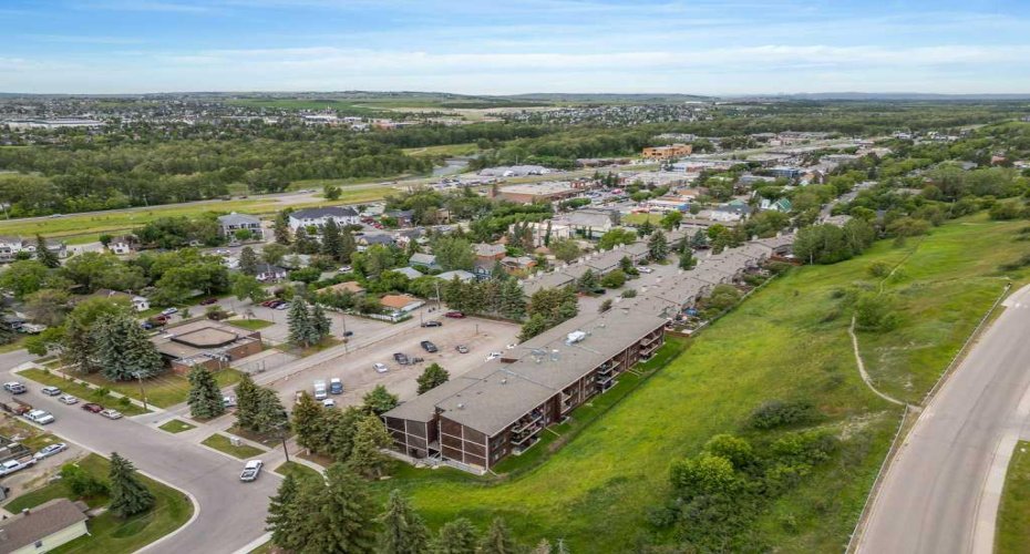 8 Bergamot Street, Okotoks, Alberta T1S 5R9, 4 Bedrooms Bedrooms, ,4 BathroomsBathrooms,Residential,For Sale,Bergamot,A2308429