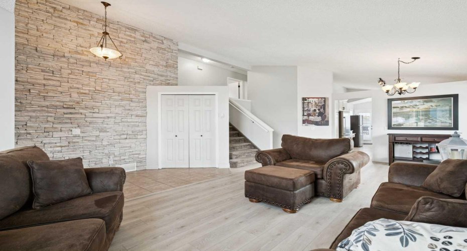 438 Sheep River Point, Okotoks, Alberta T1S 1S3, 4 Bedrooms Bedrooms, ,3 BathroomsBathrooms,Residential,For Sale,Sheep River,A2308236