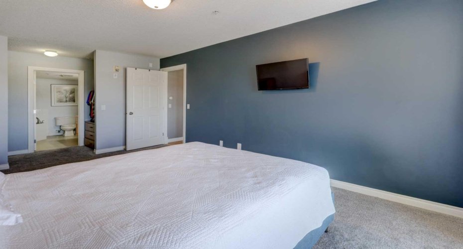 1631 28 Avenue, Calgary, Alberta T2T 1J5, 2 Bedrooms Bedrooms, ,2 BathroomsBathrooms,Residential,For Sale,28,A2307155