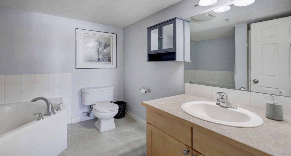 1631 28 Avenue, Calgary, Alberta T2T 1J5, 2 Bedrooms Bedrooms, ,2 BathroomsBathrooms,Residential,For Sale,28,A2307155