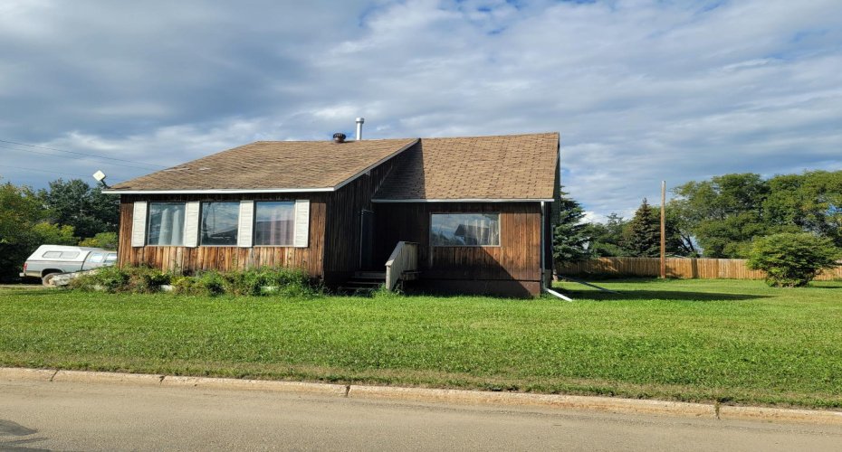 44 Street, High Prairie, Alberta T0G 1E0, 4 Bedrooms Bedrooms, ,1 BathroomBathrooms,Residential,For Sale,Street,A2120204