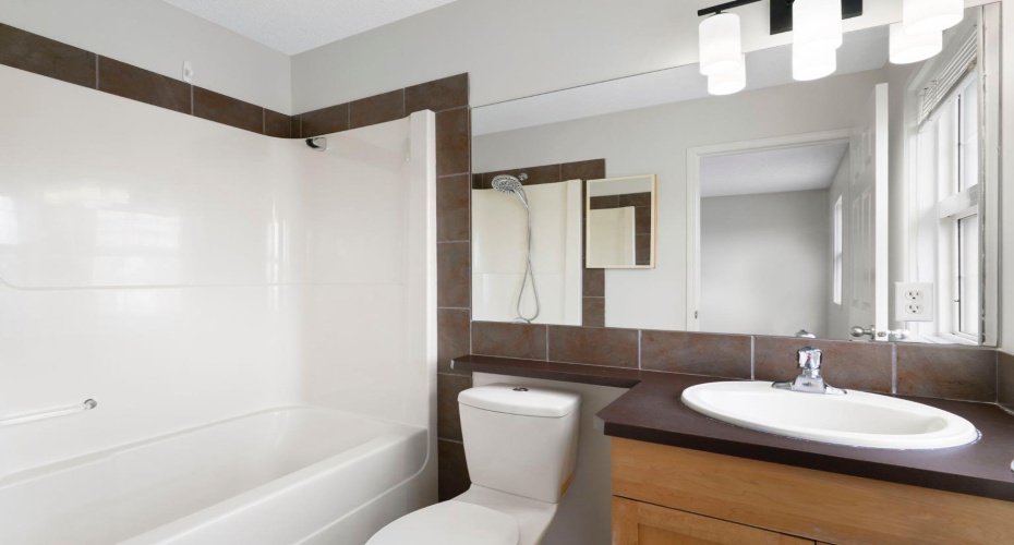 Primary bedroom ensuite