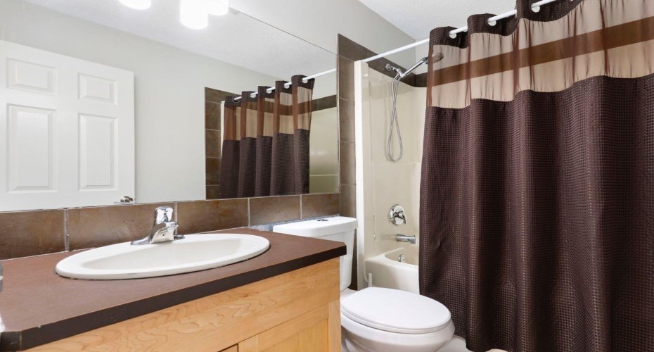 Main bathroom upper level