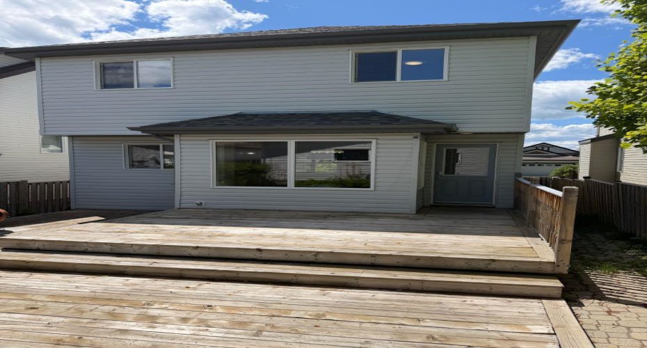 202 Sunset Heights, Cochrane, Alberta T4C0C9, 3 Bedrooms Bedrooms, ,4 BathroomsBathrooms,Residential,For Sale,Sunset,A2307905