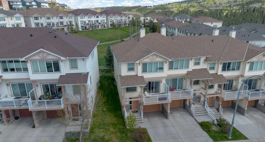 End unit backing on green space