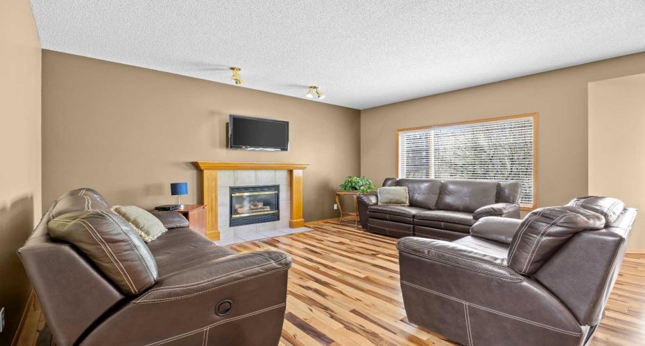30 Gleneagles View, Cochrane, Alberta T0L 0W2, 5 Bedrooms Bedrooms, ,4 BathroomsBathrooms,Residential,For Sale,Gleneagles,A2308711
