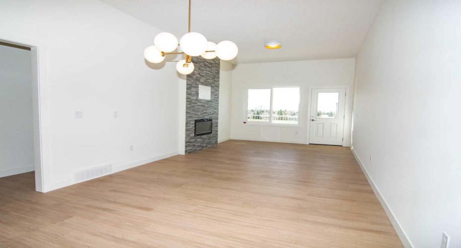 31 wolf Crescent, Okotoks, Alberta T1S 5V1, 2 Bedrooms Bedrooms, ,2 BathroomsBathrooms,Residential,For Sale,wolf,A2309861