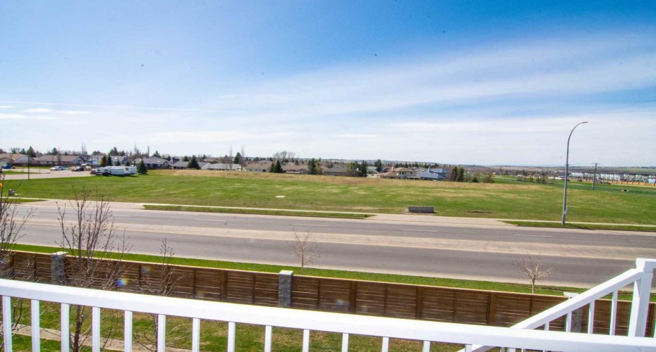 31 wolf Crescent, Okotoks, Alberta T1S 5V1, 2 Bedrooms Bedrooms, ,2 BathroomsBathrooms,Residential,For Sale,wolf,A2309861