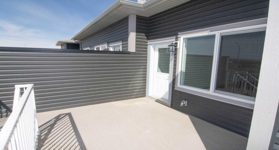 31 wolf Crescent, Okotoks, Alberta T1S 5V1, 2 Bedrooms Bedrooms, ,2 BathroomsBathrooms,Residential,For Sale,wolf,A2309861