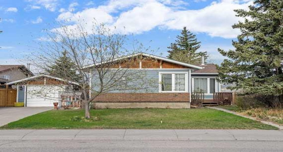 126 Glenhill Drive, Cochrane, Alberta t0l0w3, 4 Bedrooms Bedrooms, ,2 BathroomsBathrooms,Residential,For Sale,Glenhill,A2311017