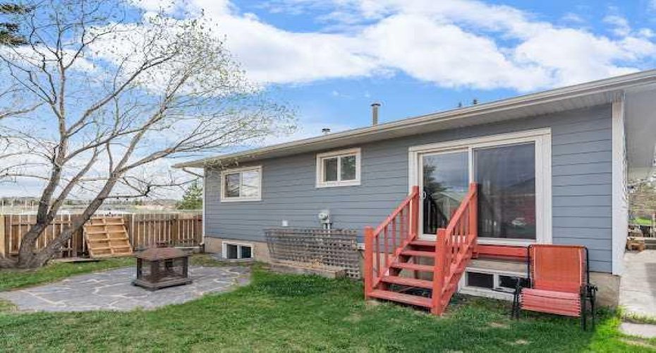 126 Glenhill Drive, Cochrane, Alberta t0l0w3, 4 Bedrooms Bedrooms, ,2 BathroomsBathrooms,Residential,For Sale,Glenhill,A2311017