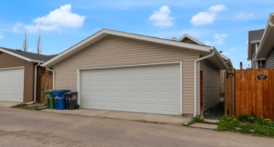 129 Fireside Place, Cochrane, Alberta T4C 0R4, 2 Bedrooms Bedrooms, ,3 BathroomsBathrooms,Residential,For Sale,Fireside,A2309787
