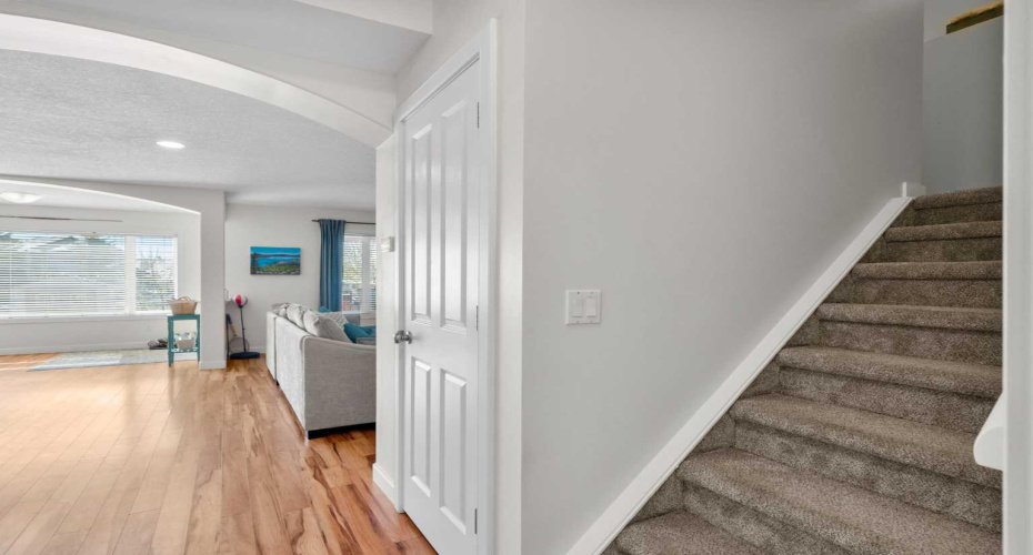 42 Gleneagles Terrace, Cochrane, Alberta T4C 1W4, 5 Bedrooms Bedrooms, ,4 BathroomsBathrooms,Residential,For Sale,Gleneagles,A2311053