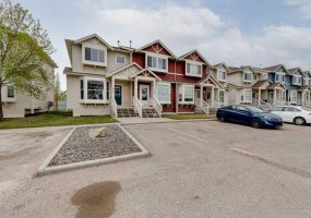 703 Luxstone Square, Airdrie, Alberta T4B 0A4, 3 Bedrooms Bedrooms, ,2 BathroomsBathrooms,Residential,For Sale,Luxstone,A2311177