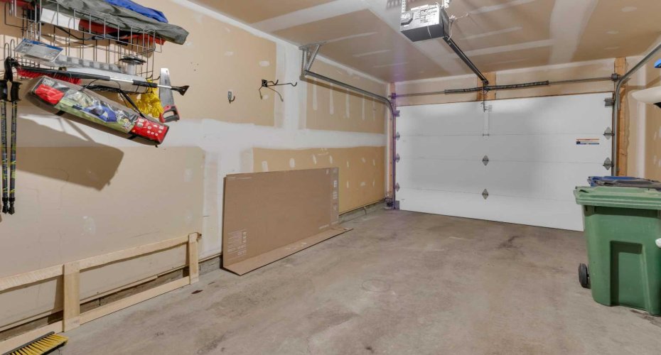 28 Heritage Drive, Cochrane, Alberta T4G 0J8, 2 Bedrooms Bedrooms, ,3 BathroomsBathrooms,Residential,For Sale,Heritage,A2311233