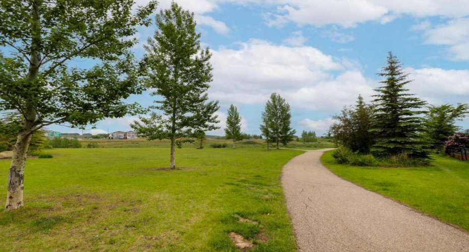 28 Heritage Drive, Cochrane, Alberta T4G 0J8, 2 Bedrooms Bedrooms, ,3 BathroomsBathrooms,Residential,For Sale,Heritage,A2311233