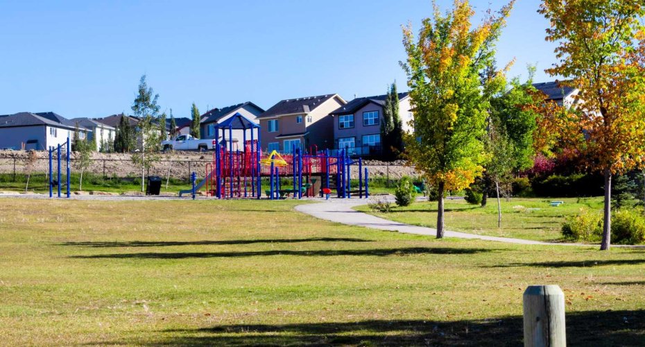 28 Heritage Drive, Cochrane, Alberta T4G 0J8, 2 Bedrooms Bedrooms, ,3 BathroomsBathrooms,Residential,For Sale,Heritage,A2311233
