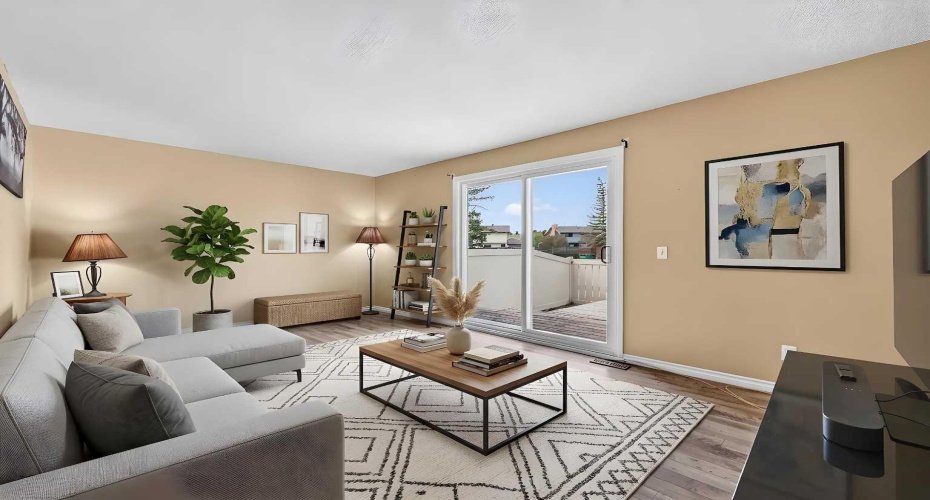 Living room - this photo has been virtually staged